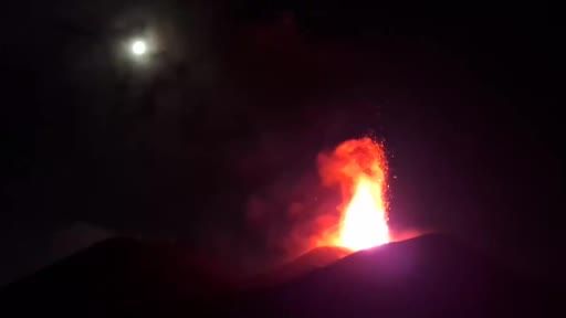 İtalya’da Etna Yanardağı lav ve kül püskürttü