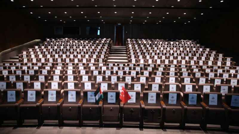 Sinema koltukları Gazze’de şehit olan çocuklara ayrıldı