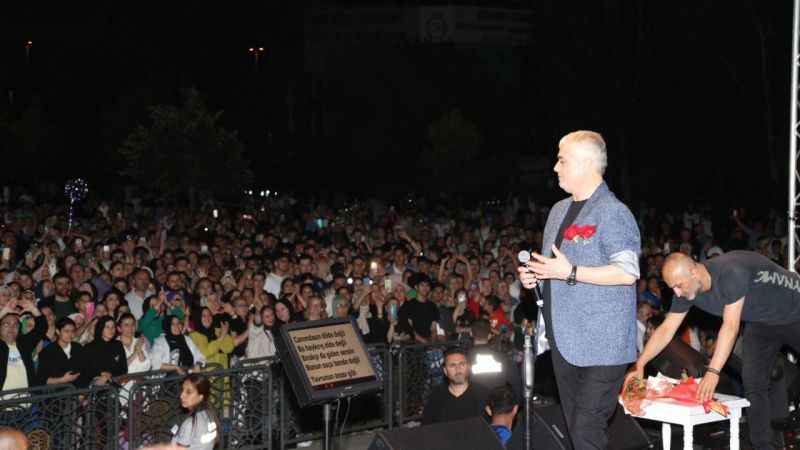 Cengiz Kurtoğlu'ndan, Eyüpsultan’da “En Baba” konser 
