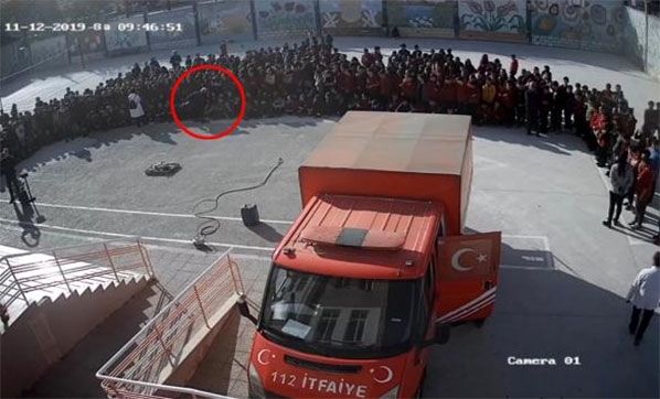 Öğrencinin yüzüne tekme atan okul müdürüne dava