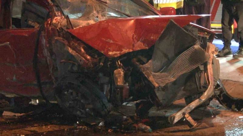 Bağcılar’da refüjü aşan ehliyetsiz sürücü facia yaşattı: 1 ölü, 2 yaralı