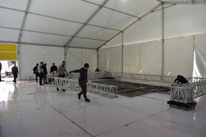 Tuzla’da “İlk Evim” projesinde kuraların çekileceği çadırlar kurulmaya başlandı