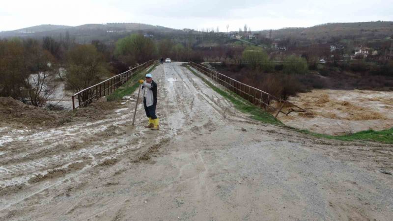 Malatya’da sel metrelerce yükseklikte dalgalar oluşturdu
