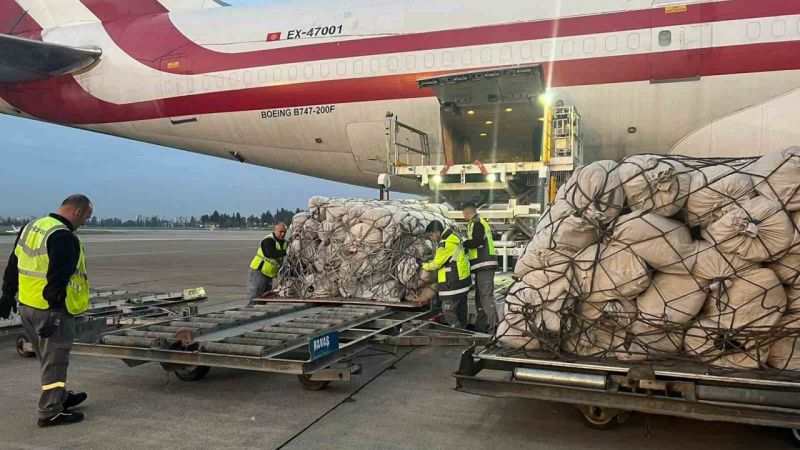 Pakistan’dan bir günde 3 yardım uçağı geldi