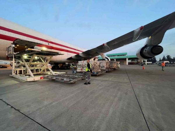 Pakistan’dan bir günde 3 yardım uçağı geldi