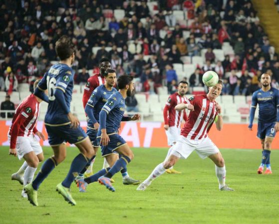 Sivasspor evinde Fiorentina'dan fark yedi.