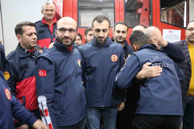 Selde yüzerek kurtulan itfaiye erleri Sait Sayar, Abdulgani Aslan ve Bülent Bulut o anları anlattı