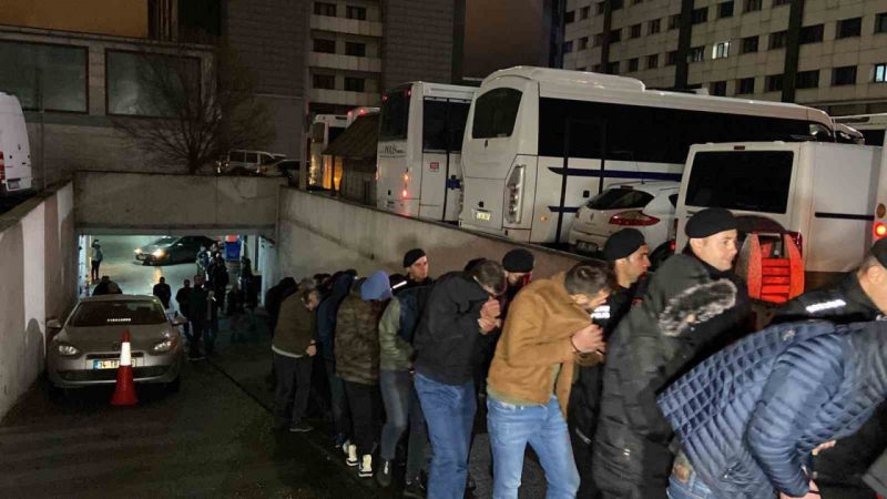İstanbul’da "Kökünü Kurutma Operasyonu"nda yakalanan 161 zanlı adliyeye sevk edildi