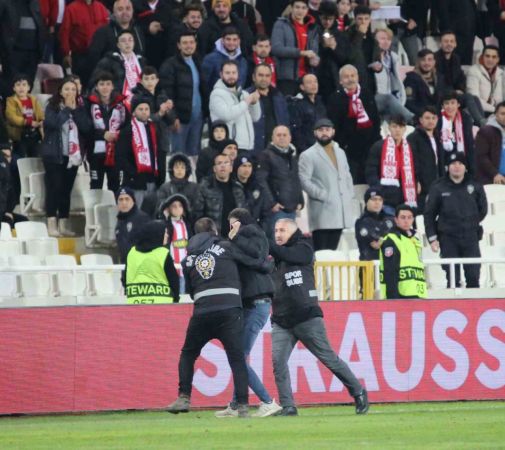 Fiorentinalı futbolcunun burnunu kıran taraftar adliyeye sevk edildi