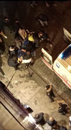 Galata’da dehşet anları kamerada: Otomobil yayaların arasına daldı