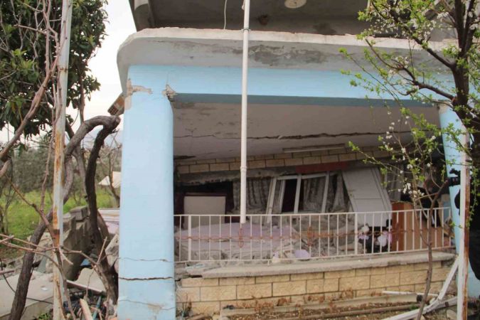 Hatay’daki depremde ek kolonların kurtardığı aile dehşet anlarını anlattı