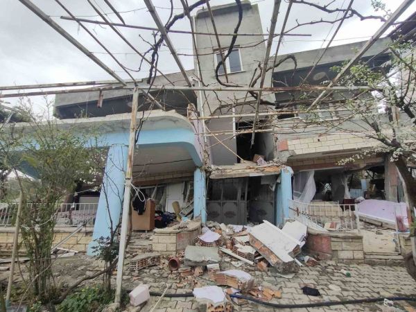 Hatay’daki depremde ek kolonların kurtardığı aile dehşet anlarını anlattı