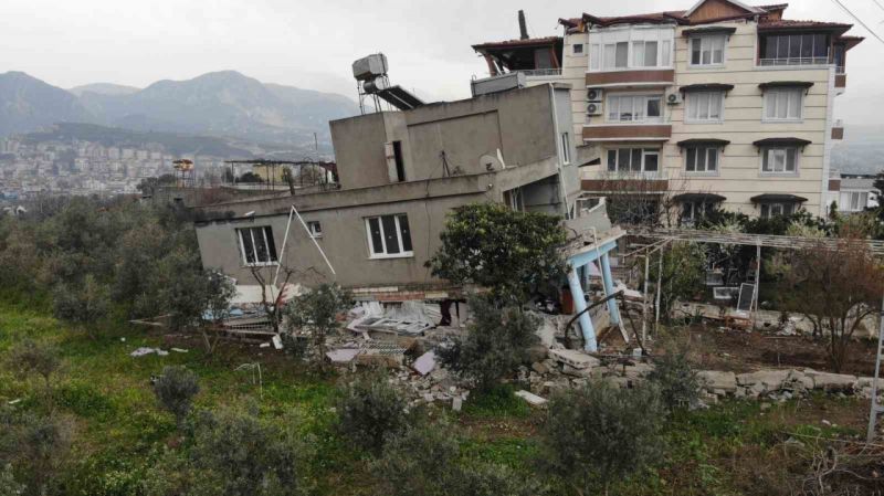 Hatay’daki depremde ek kolonların kurtardığı aile dehşet anlarını anlattı
