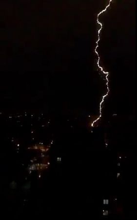 Gaziantep’te şimşekler geceyi gündüze çevirdi