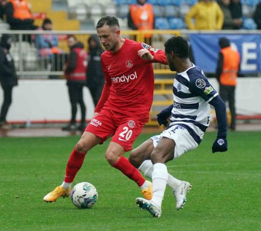 Kasımpaşa ve Ümraniyespor puanları paylaştı Kasımpaşa ve Ümraniyespor puanları paylaştı