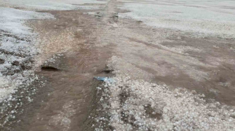 Aksaray’da 1.5 saat dolu yağdı