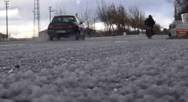 Aksaray’da 1.5 saat dolu yağdı