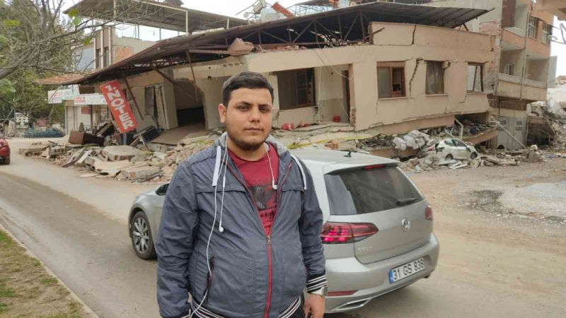 Bu binadan otomobil sayesinde 5 aile de sağ çıktı