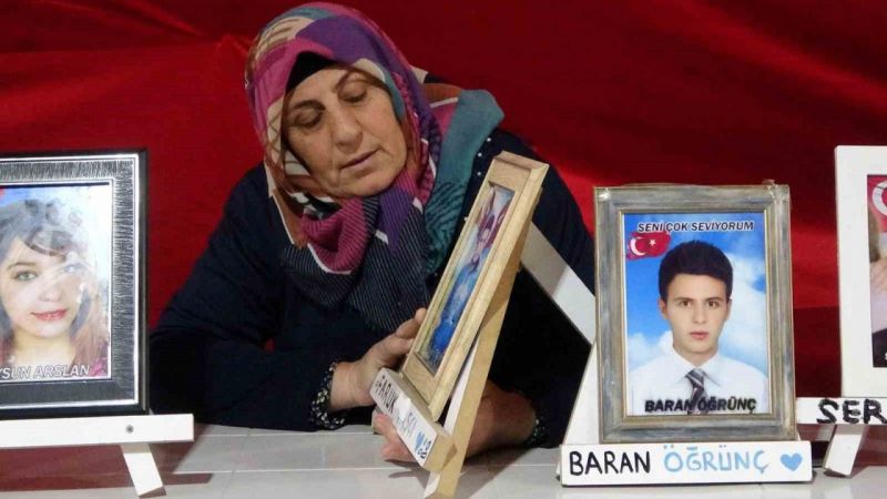 Evlat nöbetindeki anneden oğluna çağrı 