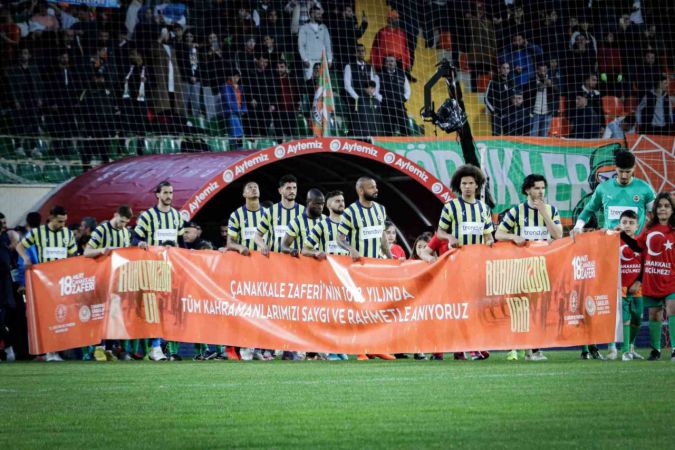 İlk yarı Antalyaspor, ikinci yarı Fenerbahçe İlk yarı Antalyaspor, ikinci yarı Fenerbahçe