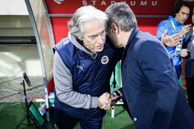 İlk yarı Antalyaspor, ikinci yarı Fenerbahçe İlk yarı Antalyaspor, ikinci yarı Fenerbahçe