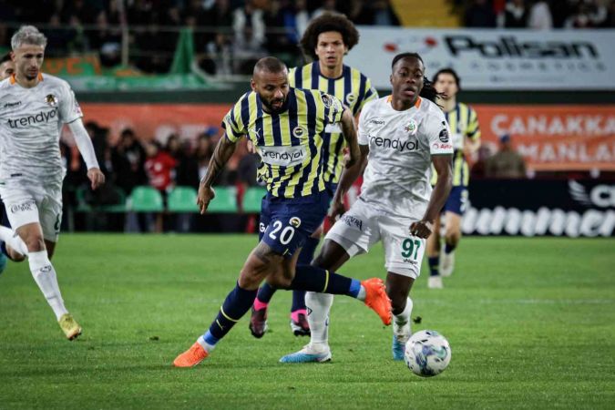 İlk yarı Antalyaspor, ikinci yarı Fenerbahçe İlk yarı Antalyaspor, ikinci yarı Fenerbahçe