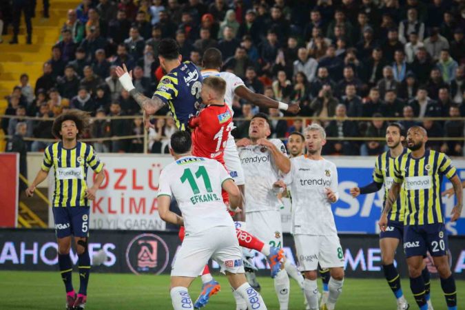 İlk yarı Antalyaspor, ikinci yarı Fenerbahçe İlk yarı Antalyaspor, ikinci yarı Fenerbahçe