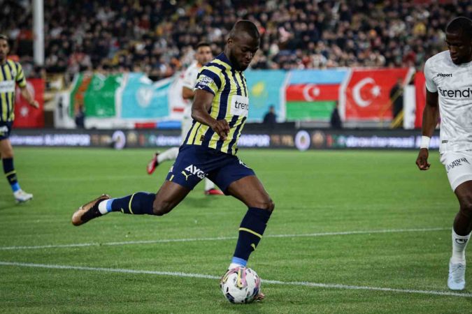 İlk yarı Antalyaspor, ikinci yarı Fenerbahçe İlk yarı Antalyaspor, ikinci yarı Fenerbahçe