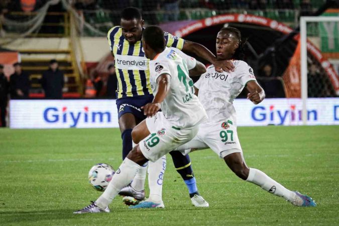 İlk yarı Antalyaspor, ikinci yarı Fenerbahçe İlk yarı Antalyaspor, ikinci yarı Fenerbahçe