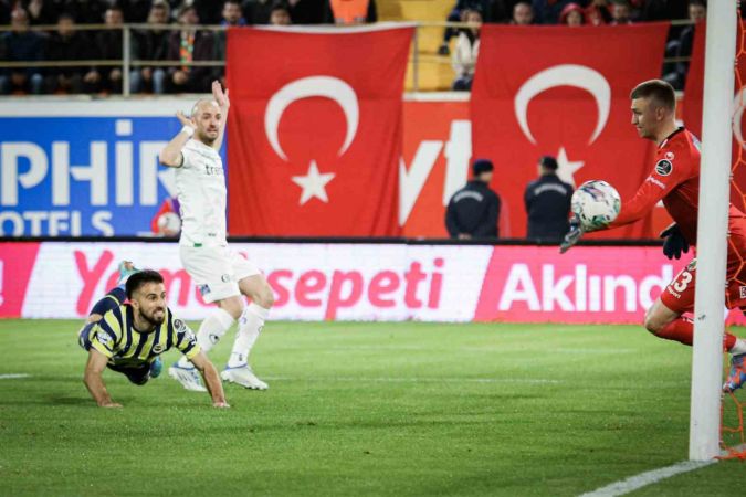 İlk yarı Antalyaspor, ikinci yarı Fenerbahçe İlk yarı Antalyaspor, ikinci yarı Fenerbahçe
