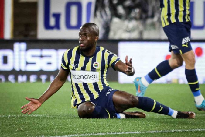 İlk yarı Antalyaspor, ikinci yarı Fenerbahçe İlk yarı Antalyaspor, ikinci yarı Fenerbahçe