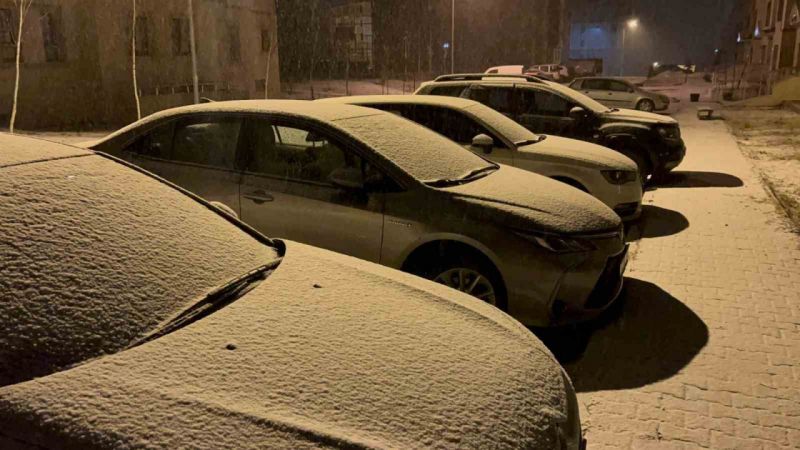 Kars’ta yoğun kar yağışı ile etraf beyazlara büründü Kars’ta yoğun kar yağışı ile etraf beyazlara büründü