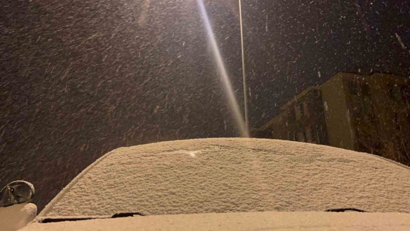 Kars’ta yoğun kar yağışı ile etraf beyazlara büründü Kars’ta yoğun kar yağışı ile etraf beyazlara büründü