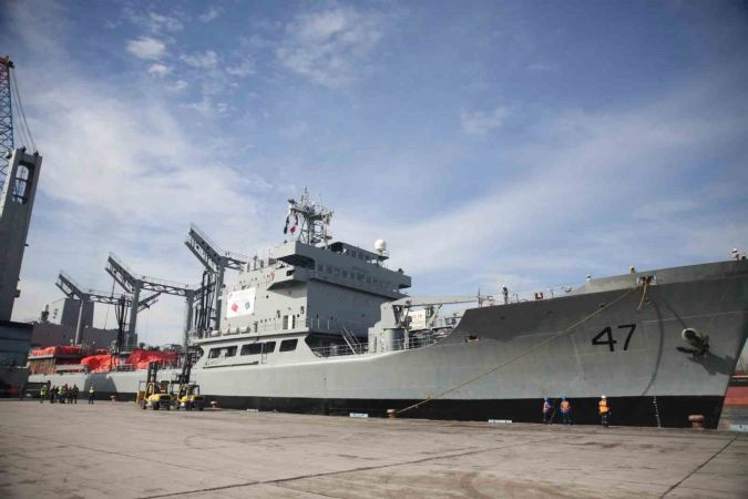 Pakistan’ın ilk yardım gemisi Mersin’e geldi