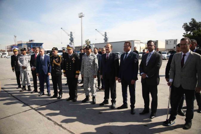 Pakistan’ın ilk yardım gemisi Mersin’e geldi