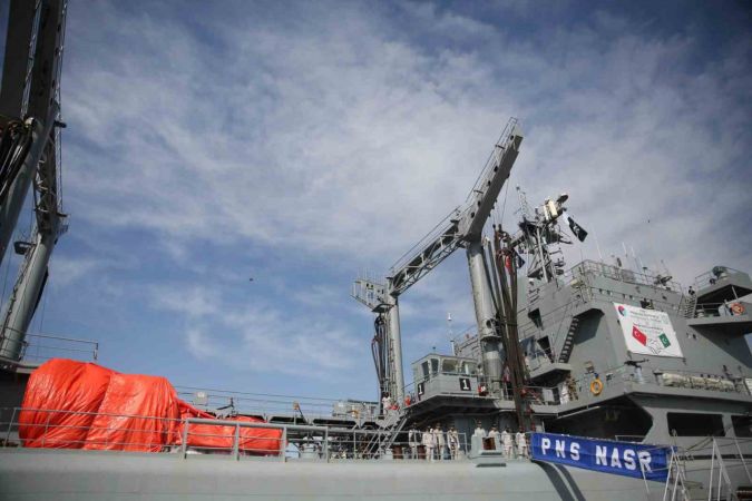 Pakistan’ın ilk yardım gemisi Mersin’e geldi