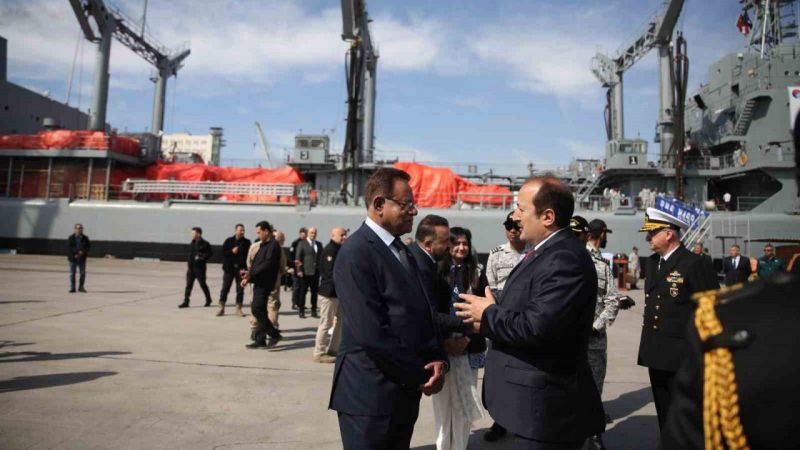 Pakistan’ın ilk yardım gemisi Mersin’e geldi