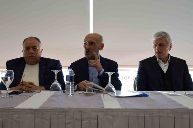 Milli görüşçülerden Saadet Partisi’ne ‘Oynanan oyunu görün’ uyarısı