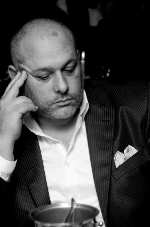 Ünlü restorancı kaza kurbanı: Çarptığı cam kapı sonu oldu