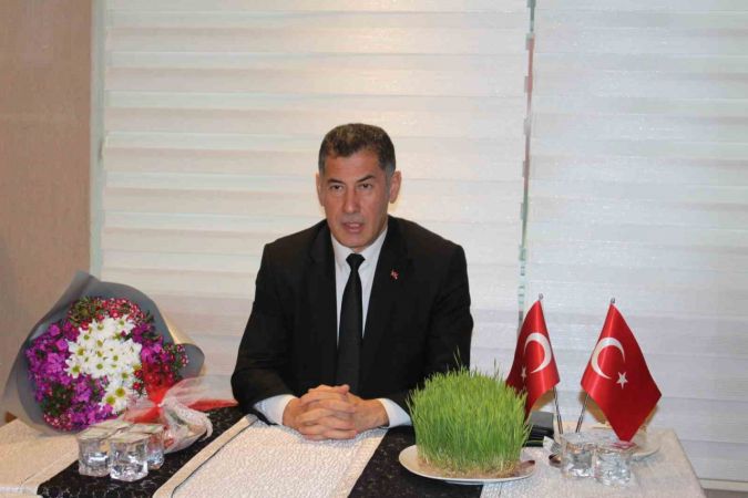 Cumhurbaşkanı adayı Sinan Oğan, 100 bin imza startını Iğdır’da verdi