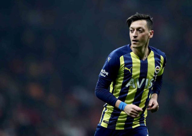 Mesut Özil, futbolu bıraktığını açıkladı