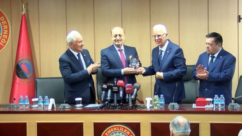 Bakan Bilgin: "En düşük emekli maaşını ve bayram ikramiyelerini yükseltecek çalışmalarımızı önümüzdeki hafta başı Cumhurbaşkanımıza sunacağız"