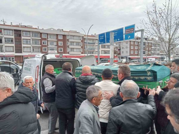 Camideki tartışma kanlı bitti: 1 ölü