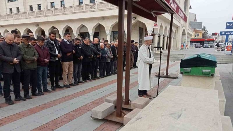 Camideki tartışma kanlı bitti: 1 ölü