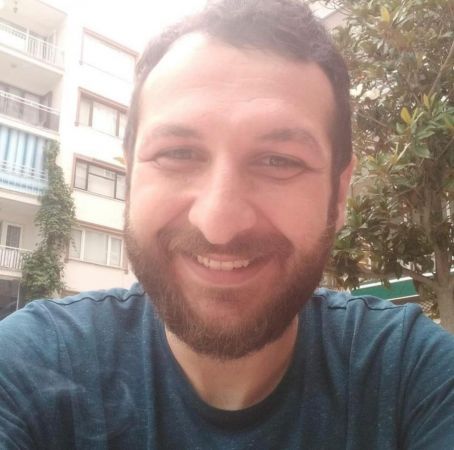 Annesini öldürüp çatıdan atlayan Emrah Karataş hastanede hayatını kaybetti Annesini öldürüp çatıdan atlayan Emrah Karataş hastanede hayatını kaybetti