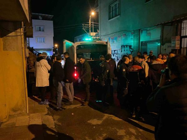 Annesini öldürüp çatıdan atlayan Emrah Karataş hastanede hayatını kaybetti Annesini öldürüp çatıdan atlayan Emrah Karataş hastanede hayatını kaybetti