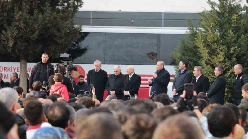 Cumhurbaşkanı Erdoğan: 1 yıl içerisinde kalıcı konutları bitirerek vatandaşlarımıza teslim edeceğiz