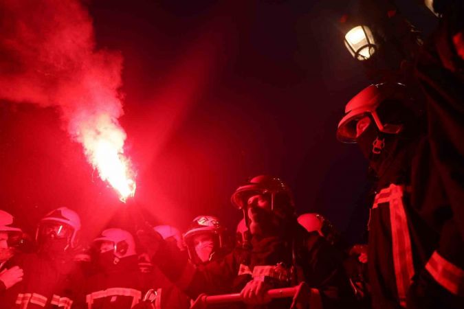 Fransa’da protestocular polisle çatıştı: 58 gözaltı