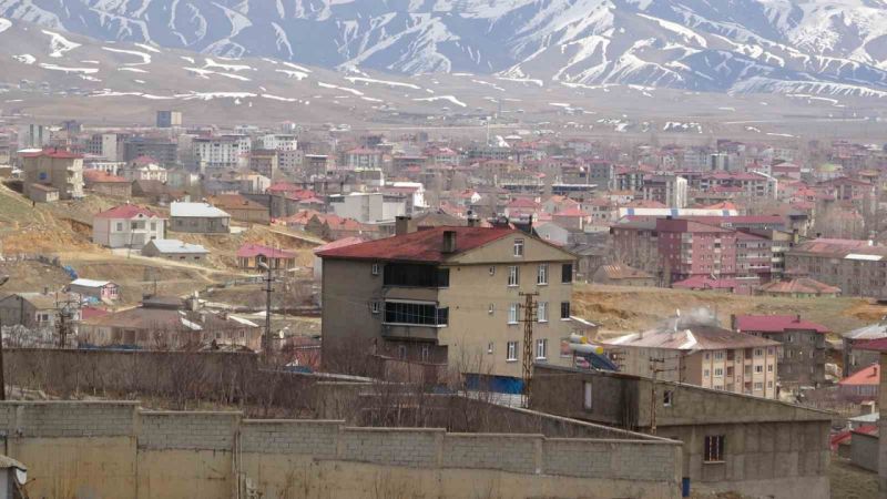 İran’daki deprem Yüksekova’da da hissedildi İran’daki deprem Yüksekova’da da hissedildi