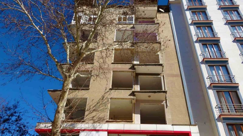 AFAD’dan depremde hasar gören binalara girmeyin uyarısı